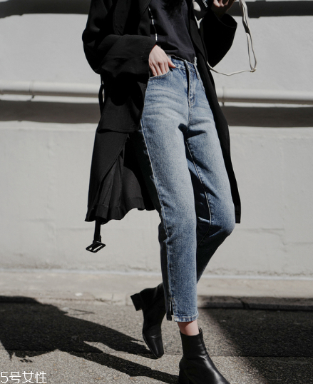 牛仔褲可以干洗嗎？仔細(xì)閱讀牛仔褲標(biāo)牌