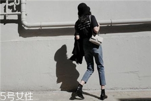 牛仔褲可以干洗嗎？仔細(xì)閱讀牛仔褲標(biāo)牌