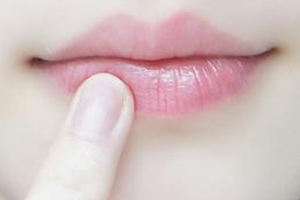 口紅雨衣敏感肌能用嗎？含香料會(huì)過敏