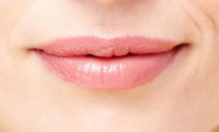 口紅雨衣敏感肌能用嗎？含香料會(huì)過敏