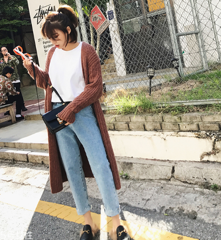 牛仔褲要翻過來洗嗎？翻過來洗可以減少褪色