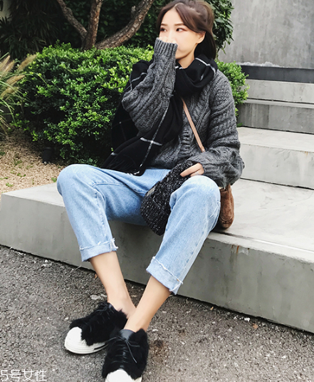 牛仔褲要買大一碼嗎？穿著合身就行