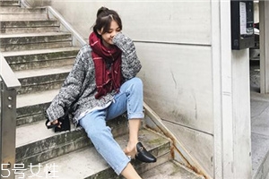 牛仔褲要買大一碼嗎？穿著合身就行