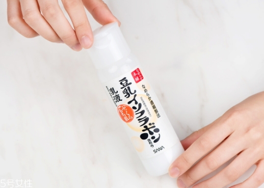 乳液可以抹頭發(fā)嗎？乳液可以防止頭發(fā)分叉