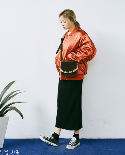 黑色針織裙配什么鞋子？各種風(fēng)格隨意切換