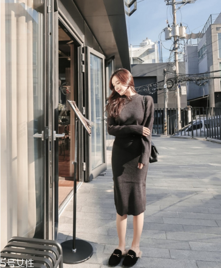 黑色針織裙配什么鞋子？各種風(fēng)格隨意切換