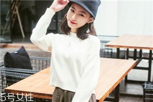 白色針織衫怎么搭配？今年開春這樣穿