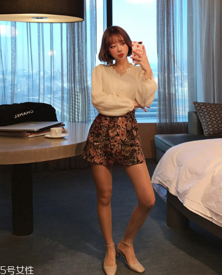 白色針織衫怎么搭配？今年開春這樣穿