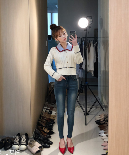 白色針織衫怎么搭配？今年開春這樣穿