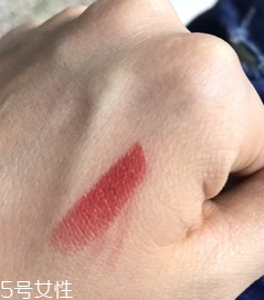 露華濃黑管口紅怎么樣？4種質(zhì)地全試色