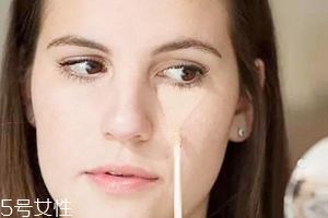 單色遮瑕和多色遮瑕哪個(gè)好？斑點(diǎn)少用單色遮瑕