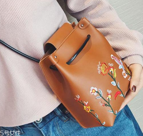 迷你包包什么款式好看？時(shí)髦精都在拎它