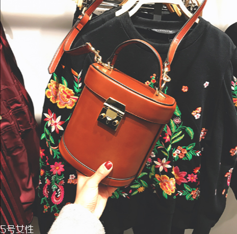 迷你包包什么款式好看？時(shí)髦精都在拎它