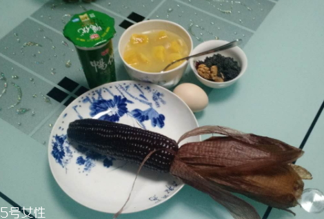 黑玉米怎么吃 可以直接吃哦 黑玉米怎么吃 可以直接吃哦