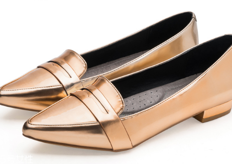 金屬色服裝怎么搭配？新年前衛(wèi)又時髦