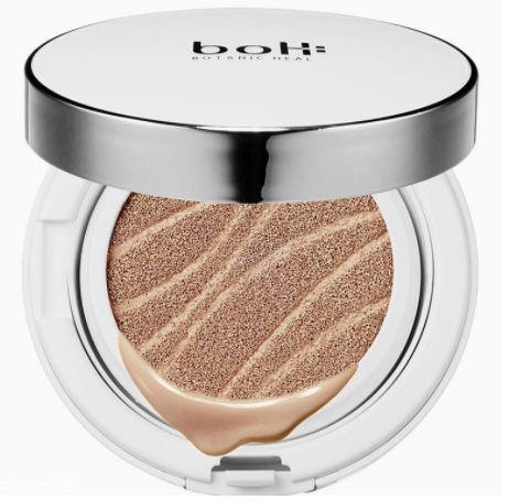 妝前乳和氣墊哪個先用？妝前乳先用