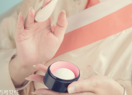 謝馥春鴨蛋粉怎么用使用方法 謝馥春鴨蛋粉78和198的區(qū)別 謝馥春鴨蛋粉怎么用使用方法 謝馥春鴨蛋粉78和198的區(qū)別