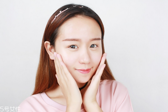 干性皮膚夏季適合用什么化妝水 化妝水要分量多次涂抹 干性皮膚夏季適合用什么化妝水 化妝水要分量多次涂抹