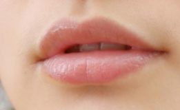 口紅雨衣敏感肌能用嗎？含香料會(huì)過敏