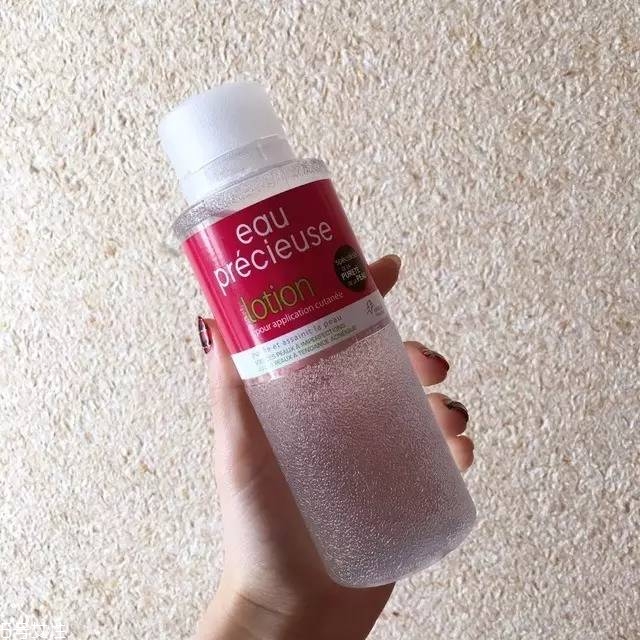 干性皮膚夏季適合用什么化妝水 化妝水要分量多次涂抹 干性皮膚夏季適合用什么化妝水 化妝水要分量多次涂抹