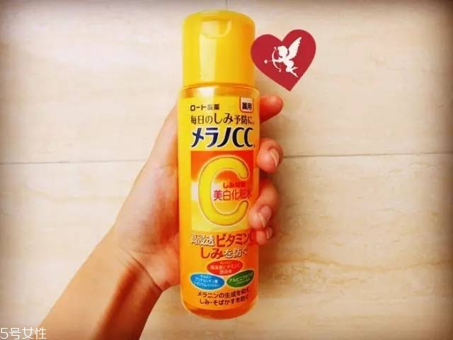 干性皮膚夏季適合用什么化妝水 化妝水要分量多次涂抹 干性皮膚夏季適合用什么化妝水 化妝水要分量多次涂抹