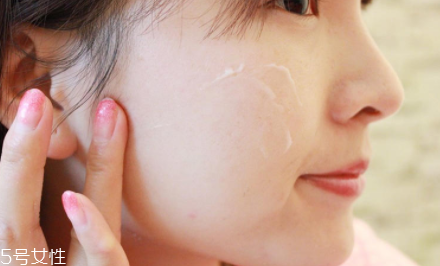 睡眠面膜過夜好不好？對于油皮是災(zāi)難