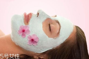 敷完面膜不洗臉會怎么樣？粉刺悶痘毛孔堵塞