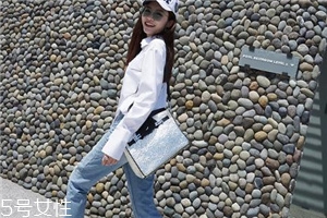 牛仔褲有味道怎么除去？四招輕松去除異味