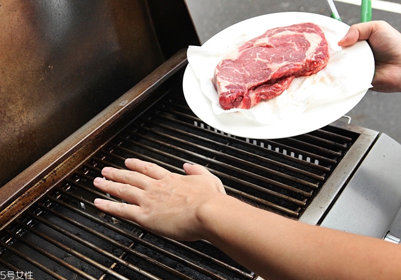牛排豬排羊排的燒烤技巧一次學會 牛排豬排羊排的燒烤技巧一次學會