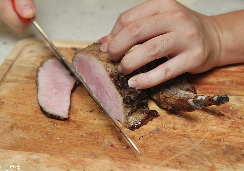 牛排豬排羊排的燒烤技巧一次學會 牛排豬排羊排的燒烤技巧一次學會