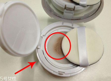 氣墊卡粉浮粉怎么辦？上妝方式換一換