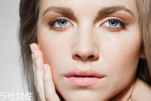 春季如何預(yù)防皮膚過(guò)敏？選擇敏感肌專用護(hù)膚品