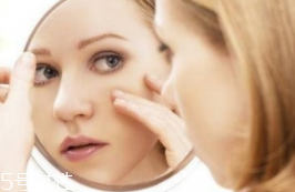 春季如何預(yù)防皮膚過(guò)敏？選擇敏感肌專用護(hù)膚品