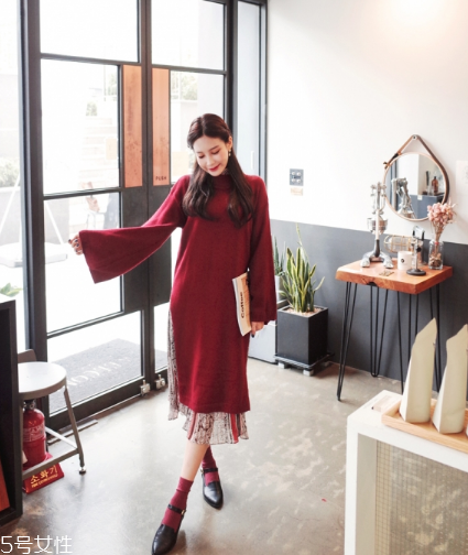 紅色針織連衣裙怎么搭配？氣質女神就是你