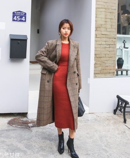 紅色針織連衣裙怎么搭配？氣質女神就是你