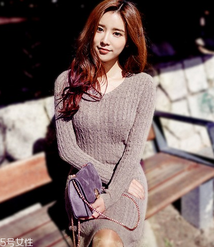 紅色針織連衣裙怎么搭配？氣質女神就是你