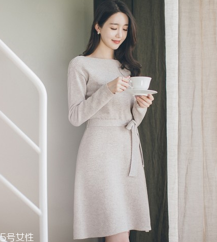 紅色針織連衣裙怎么搭配？氣質女神就是你