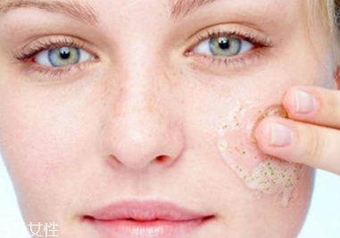 痘痘肌可以去角質(zhì)嗎？不嚴(yán)重時(shí)可以去角質(zhì)