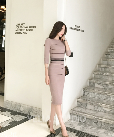 條紋針織裙怎么搭配？優(yōu)雅氣質(zhì)讓人著迷