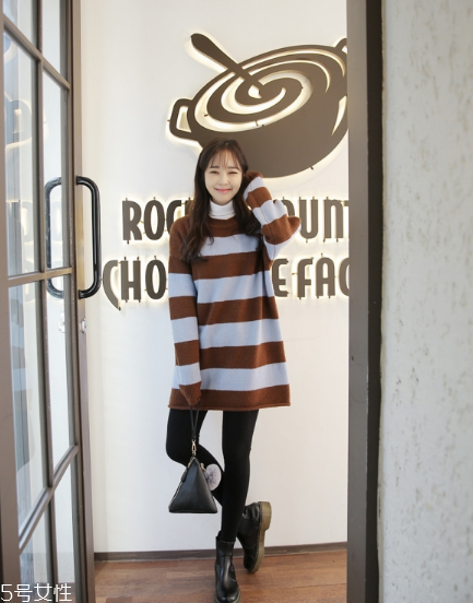 條紋針織裙怎么搭配？優(yōu)雅氣質(zhì)讓人著迷