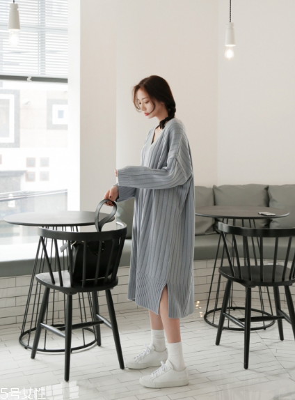 灰色針織裙怎么搭配？極致低調(diào)的氣質(zhì)美