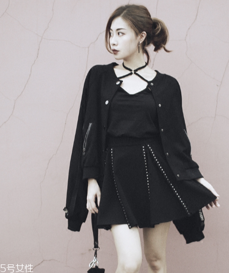 鉚釘服裝怎么搭配？打造別樣高級感