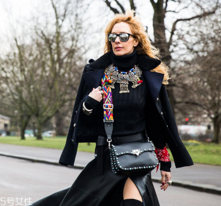 鉚釘服裝怎么搭配？打造別樣高級感