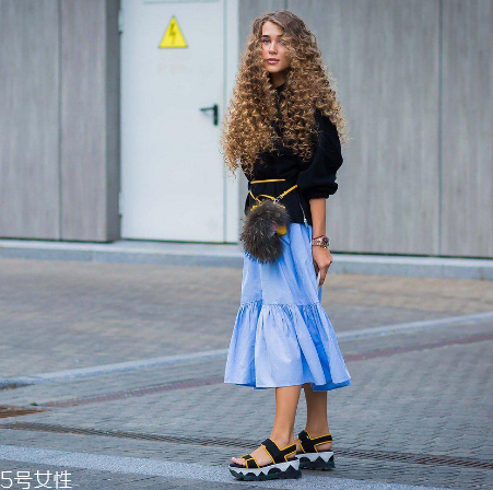 藍(lán)色服裝怎么搭配？開春讓你高級又有格調(diào)