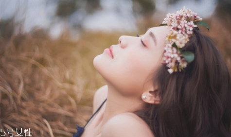 面霜和乳液的區(qū)別 不僅僅是質(zhì)地 面霜和乳液的區(qū)別 不僅僅是質(zhì)地