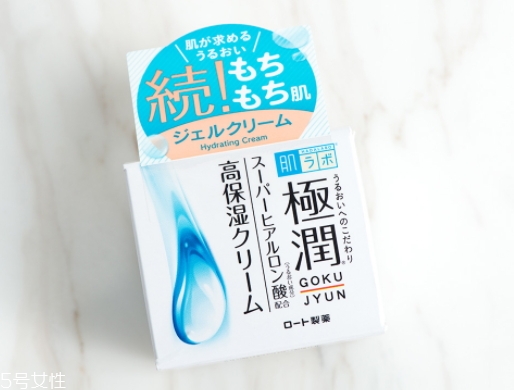 面霜和精華液使用順序 面霜和精華的區(qū)別 面霜和精華液使用順序 面霜和精華的區(qū)別