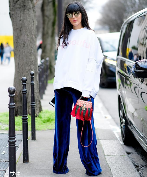 闊腿褲上面穿什么衣服？這樣搭配不會(huì)出錯(cuò)
