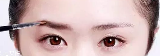 眉粉怎么選顏色好看？淺咖色不挑膚色