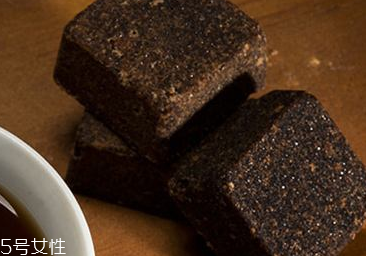 阿膠黑糖經期可以喝嗎？最好少喝