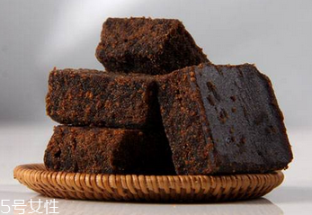 阿膠黑糖經期可以喝嗎？最好少喝